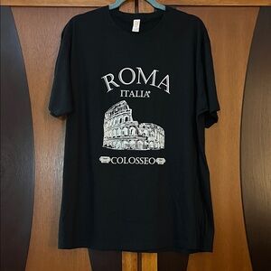 4 - NWOT Black Roma Italia T-Shirt W/ Iconic Colosseum Graphic